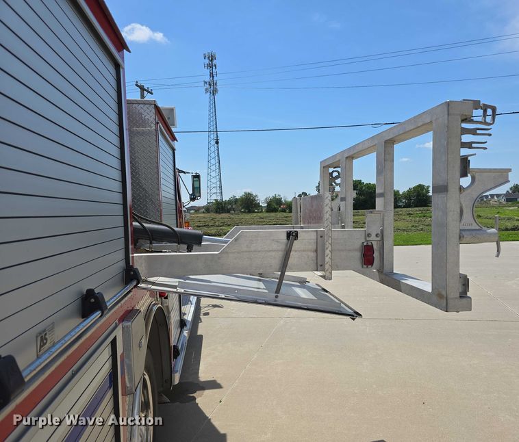 image for item DT6925 1996 Freightliner FL70 Business Class pumper fire truck