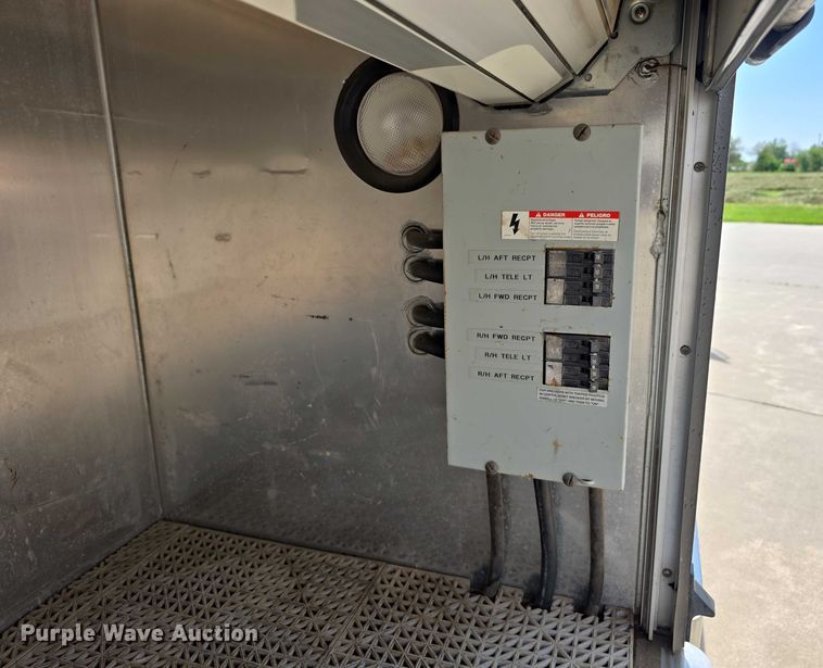 image for item DT6925 1996 Freightliner FL70 Business Class pumper fire truck