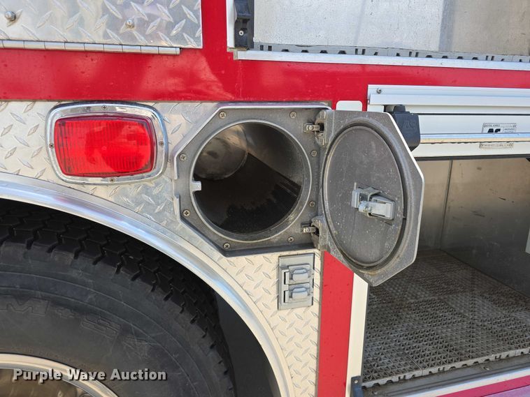 image for item DT6925 1996 Freightliner FL70 Business Class pumper fire truck