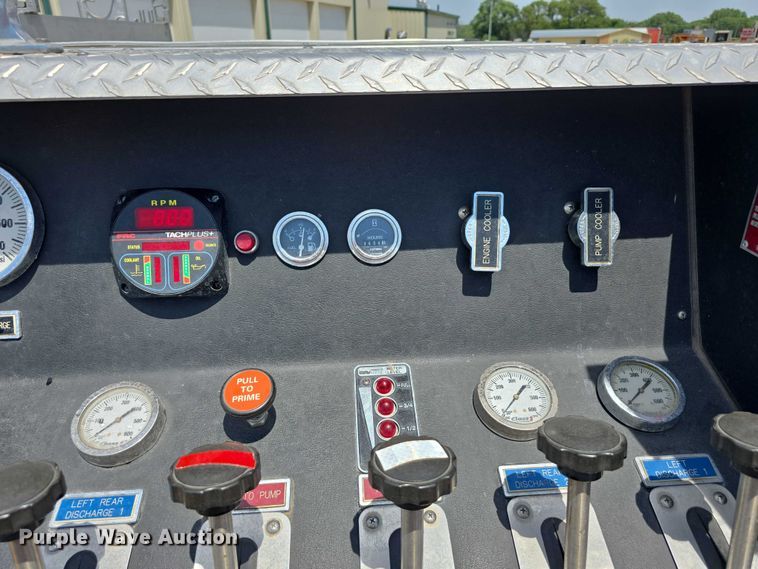 image for item DT6925 1996 Freightliner FL70 Business Class pumper fire truck