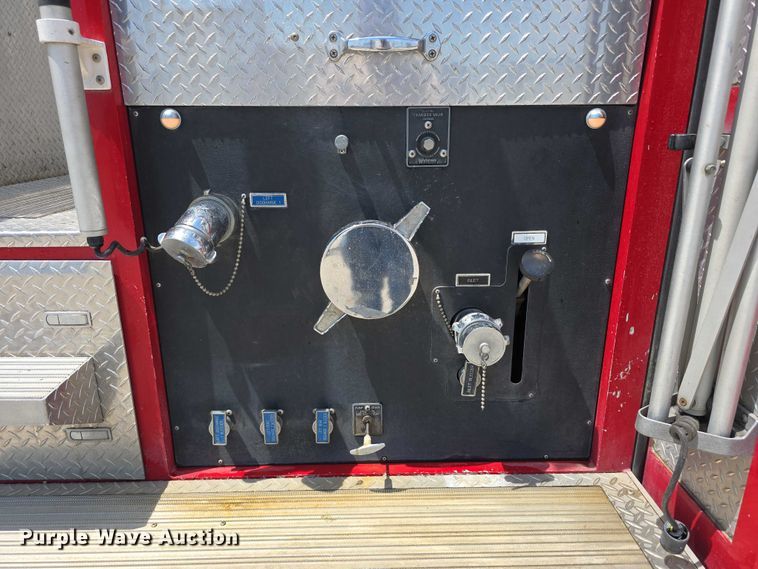 image for item DT6925 1996 Freightliner FL70 Business Class pumper fire truck