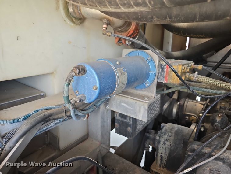 image for item DT6925 1996 Freightliner FL70 Business Class pumper fire truck