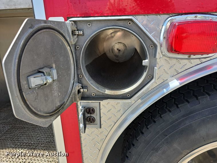 image for item DT6925 1996 Freightliner FL70 Business Class pumper fire truck