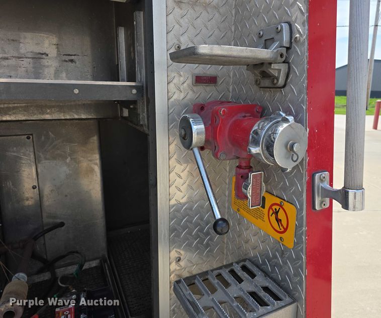 image for item DT6925 1996 Freightliner FL70 Business Class pumper fire truck