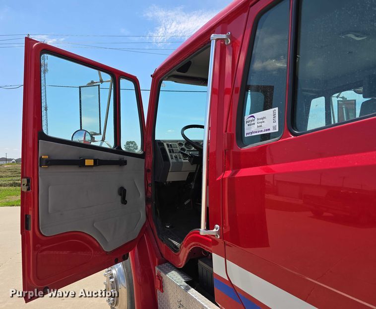 image for item DT6925 1996 Freightliner FL70 Business Class pumper fire truck