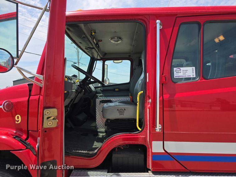 image for item DT6925 1996 Freightliner FL70 Business Class pumper fire truck