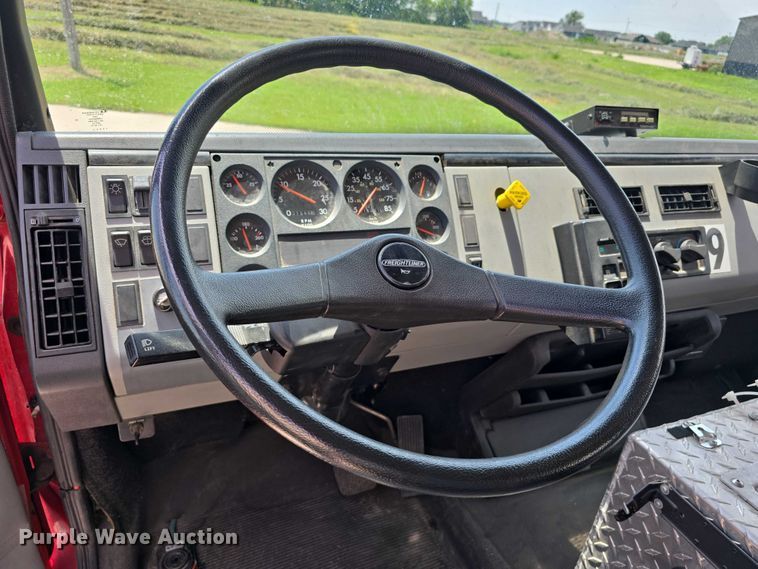 image for item DT6925 1996 Freightliner FL70 Business Class pumper fire truck