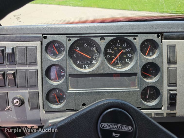 image for item DT6925 1996 Freightliner FL70 Business Class pumper fire truck