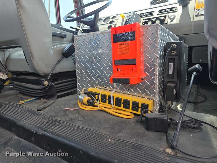 image for item DT6925 1996 Freightliner FL70 Business Class pumper fire truck