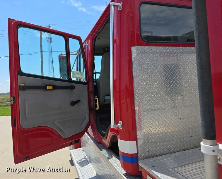 image for item DT6925 1996 Freightliner FL70 Business Class pumper fire truck