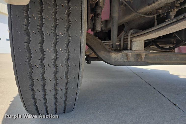 image for item DT6925 1996 Freightliner FL70 Business Class pumper fire truck