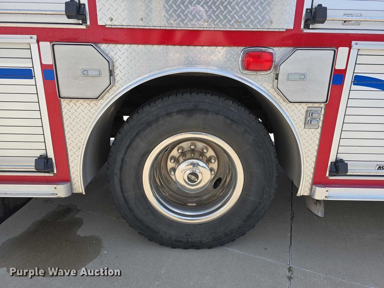 image for item DT6925 1996 Freightliner FL70 Business Class pumper fire truck