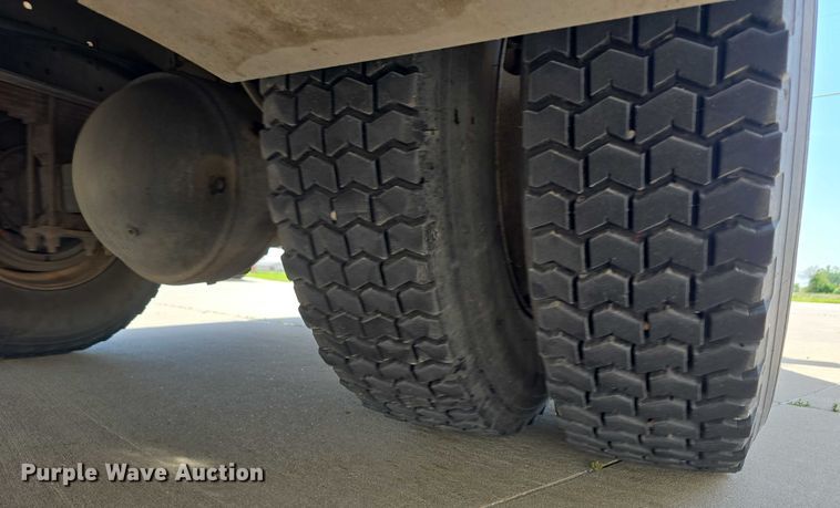 image for item DT6925 1996 Freightliner FL70 Business Class pumper fire truck