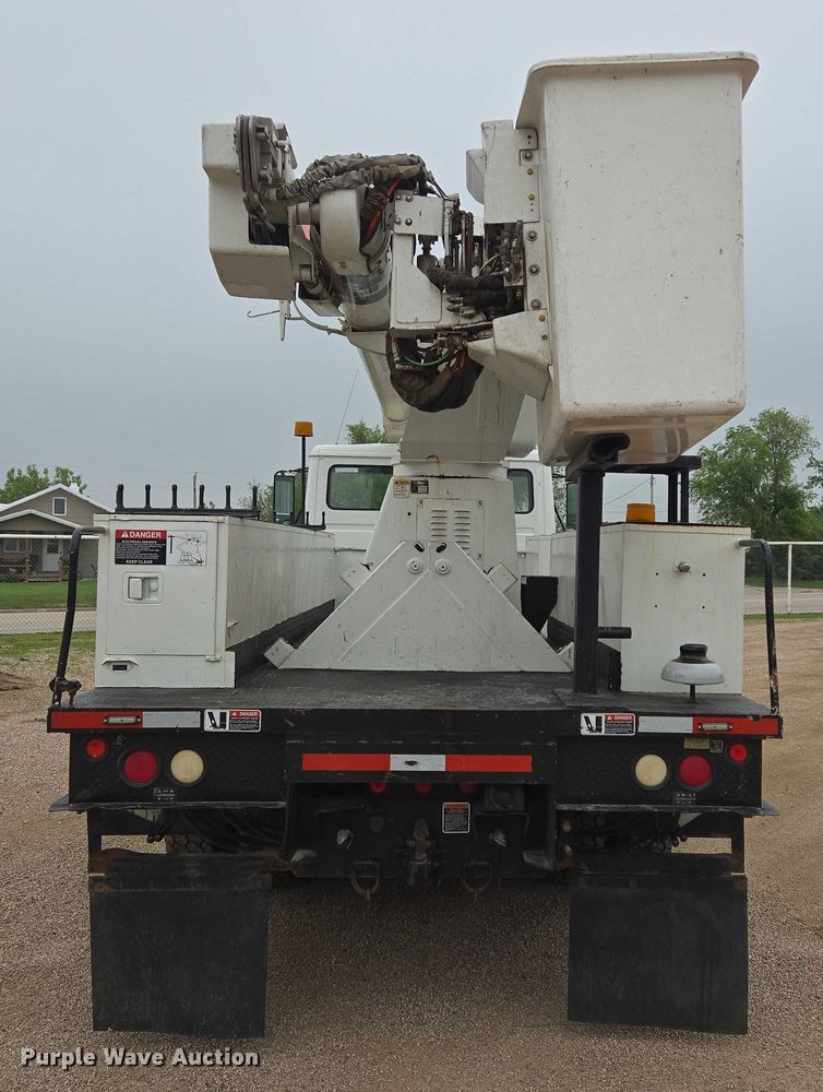 image for item DT7215 1995 Freightliner FL70 bucket truck