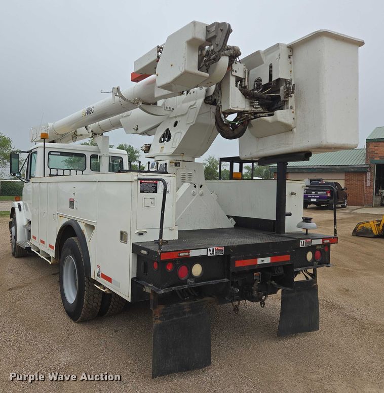 image for item DT7215 1995 Freightliner FL70 bucket truck