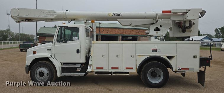 image for item DT7215 1995 Freightliner FL70 bucket truck