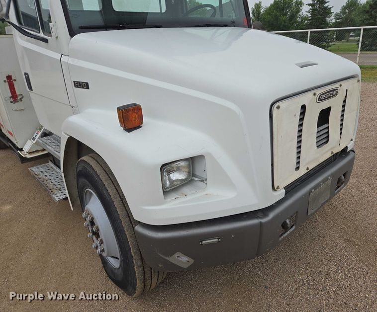 image for item DT7215 1995 Freightliner FL70 bucket truck