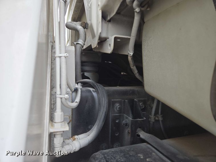 image for item DT7215 1995 Freightliner FL70 bucket truck