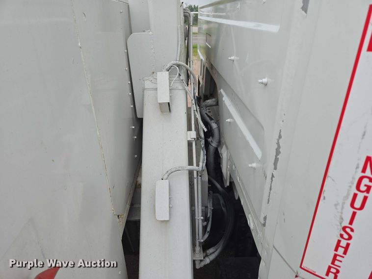 image for item DT7215 1995 Freightliner FL70 bucket truck