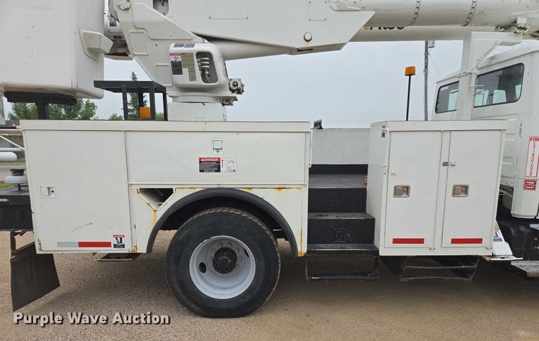 image for item DT7215 1995 Freightliner FL70 bucket truck