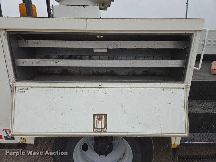 image for item DT7215 1995 Freightliner FL70 bucket truck