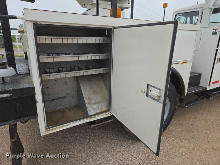 image for item DT7215 1995 Freightliner FL70 bucket truck