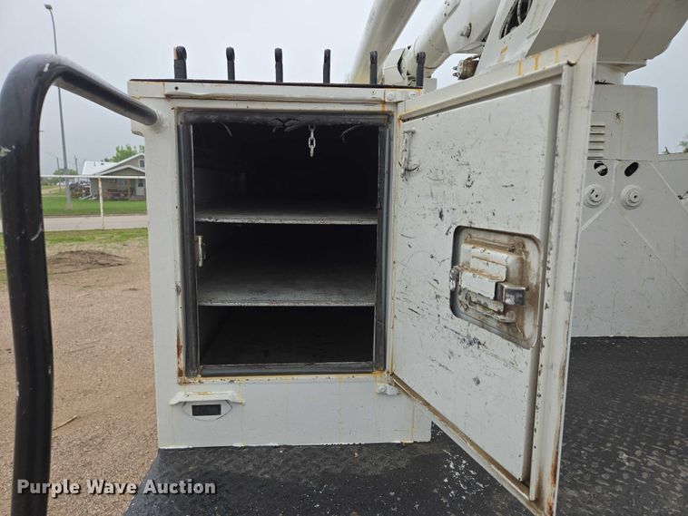 image for item DT7215 1995 Freightliner FL70 bucket truck