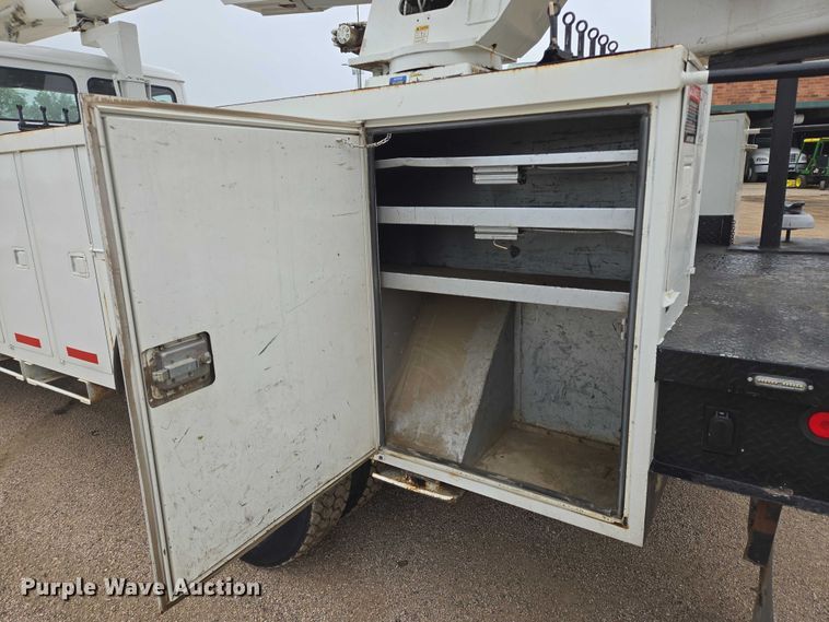 image for item DT7215 1995 Freightliner FL70 bucket truck