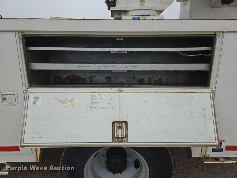 image for item DT7215 1995 Freightliner FL70 bucket truck