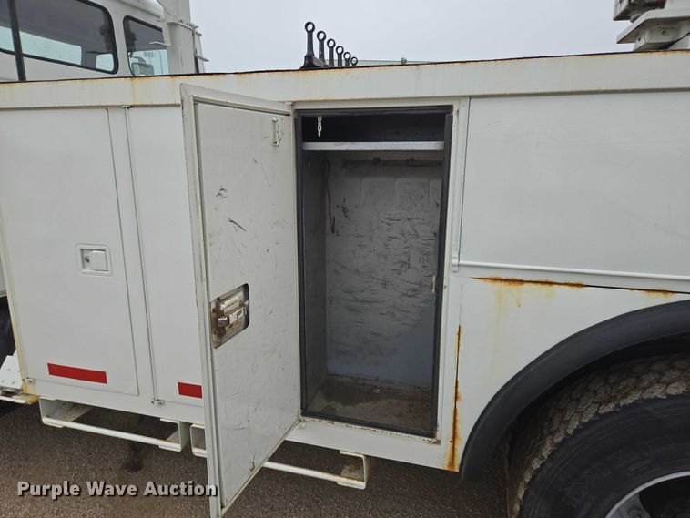 image for item DT7215 1995 Freightliner FL70 bucket truck