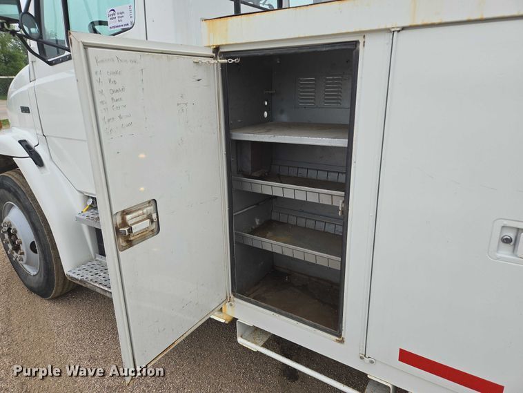 image for item DT7215 1995 Freightliner FL70 bucket truck