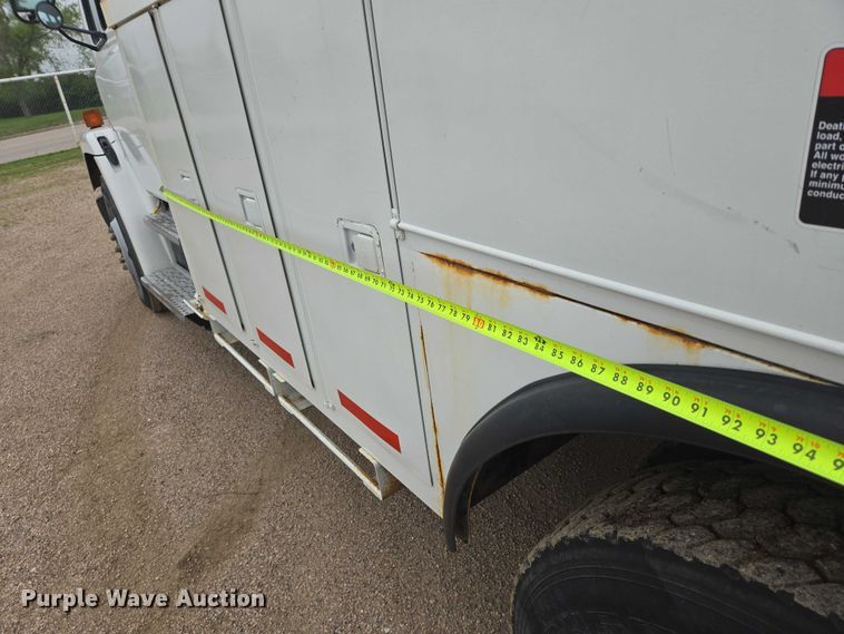 image for item DT7215 1995 Freightliner FL70 bucket truck