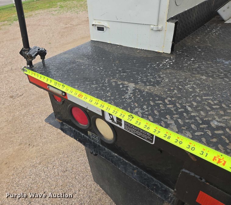 image for item DT7215 1995 Freightliner FL70 bucket truck