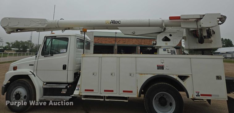 image for item DT7215 1995 Freightliner FL70 bucket truck