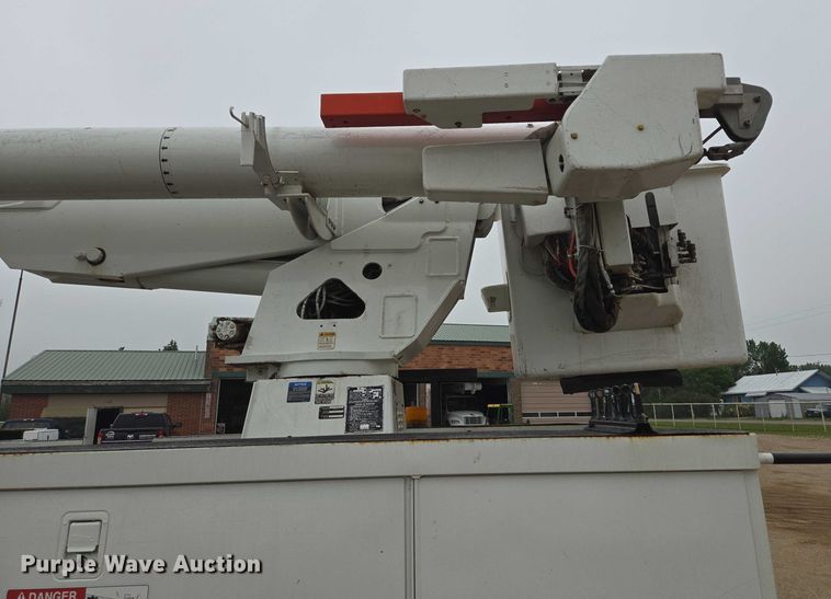 image for item DT7215 1995 Freightliner FL70 bucket truck