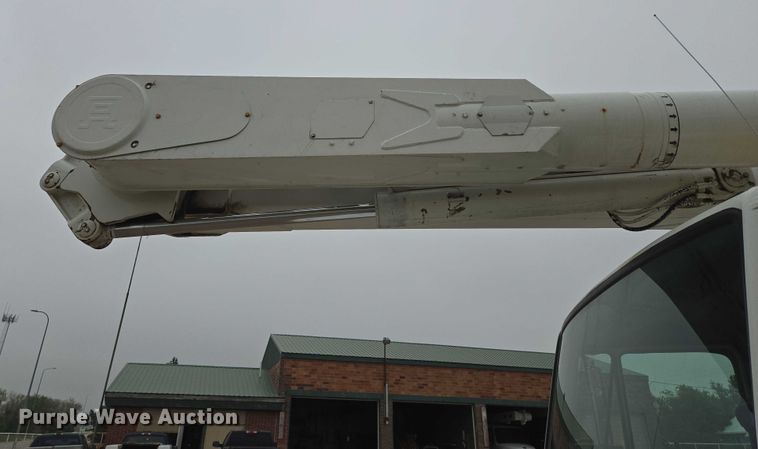 image for item DT7215 1995 Freightliner FL70 bucket truck