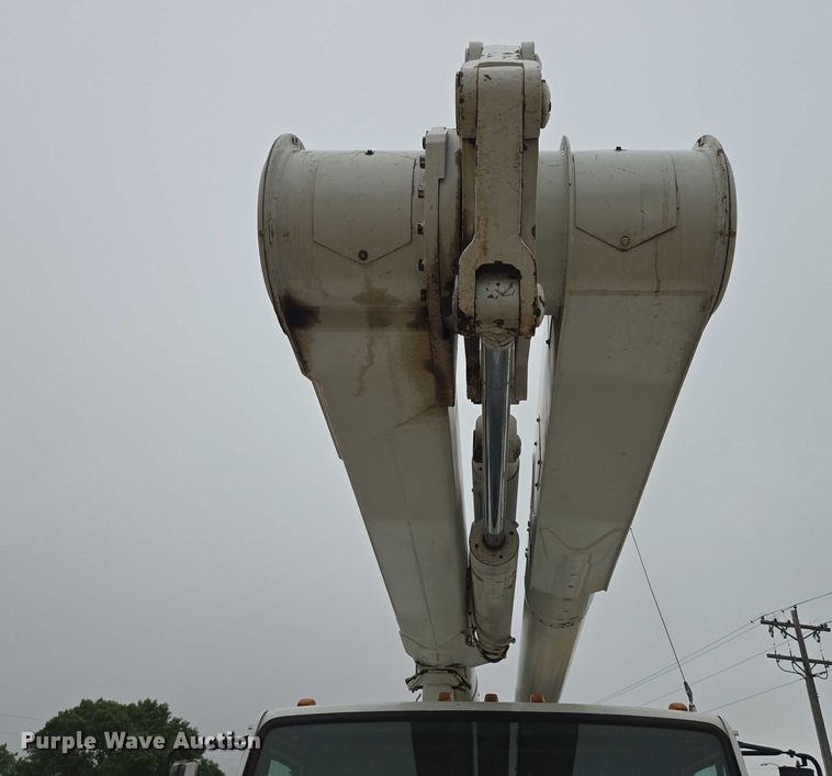 image for item DT7215 1995 Freightliner FL70 bucket truck