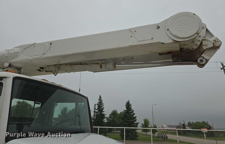 image for item DT7215 1995 Freightliner FL70 bucket truck