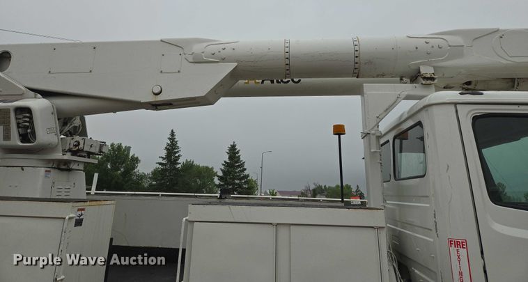 image for item DT7215 1995 Freightliner FL70 bucket truck