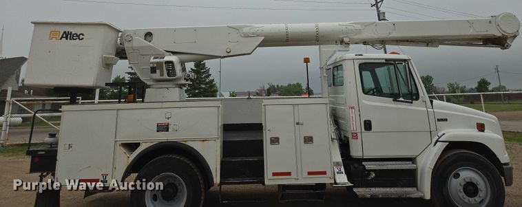image for item DT7215 1995 Freightliner FL70 bucket truck
