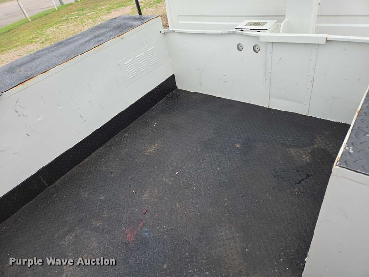 image for item DT7215 1995 Freightliner FL70 bucket truck