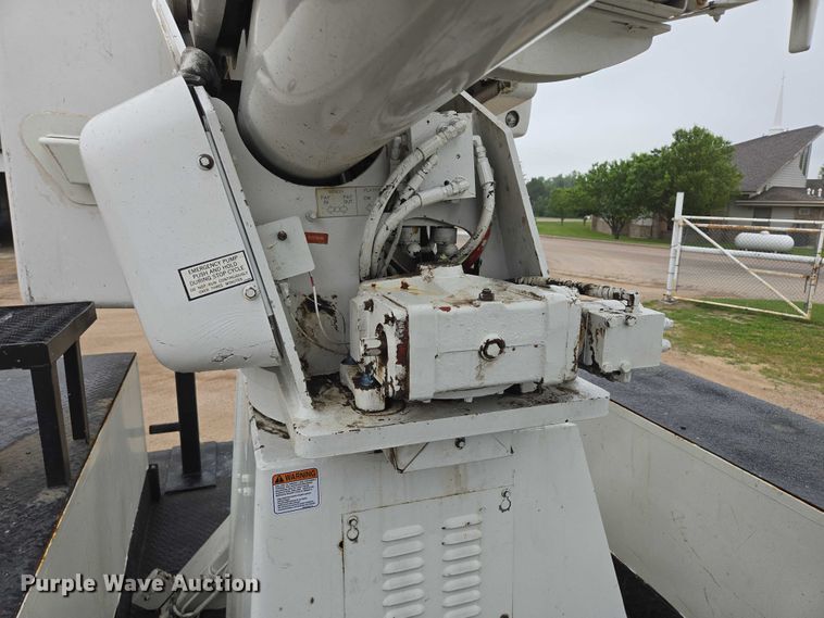 image for item DT7215 1995 Freightliner FL70 bucket truck