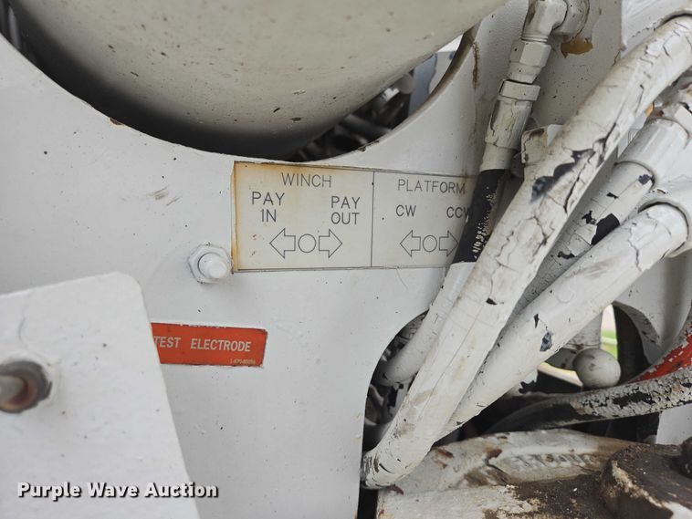 image for item DT7215 1995 Freightliner FL70 bucket truck