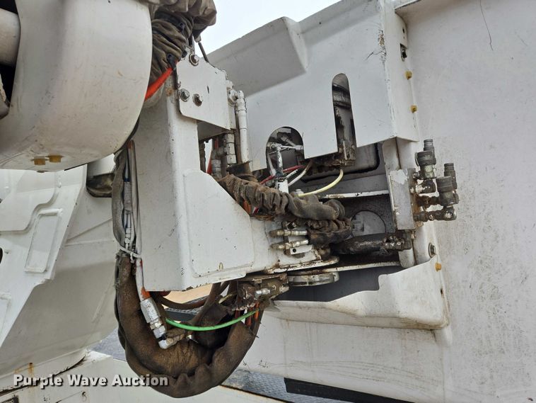 image for item DT7215 1995 Freightliner FL70 bucket truck