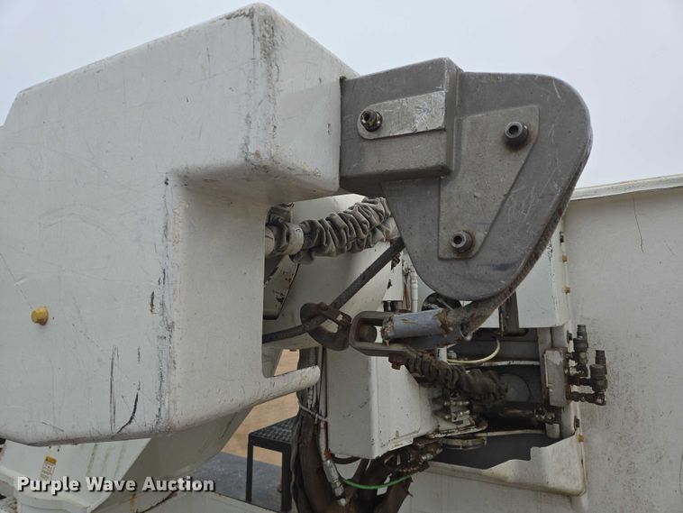 image for item DT7215 1995 Freightliner FL70 bucket truck