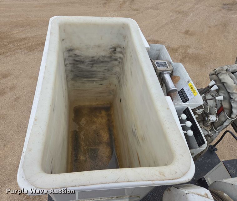 image for item DT7215 1995 Freightliner FL70 bucket truck