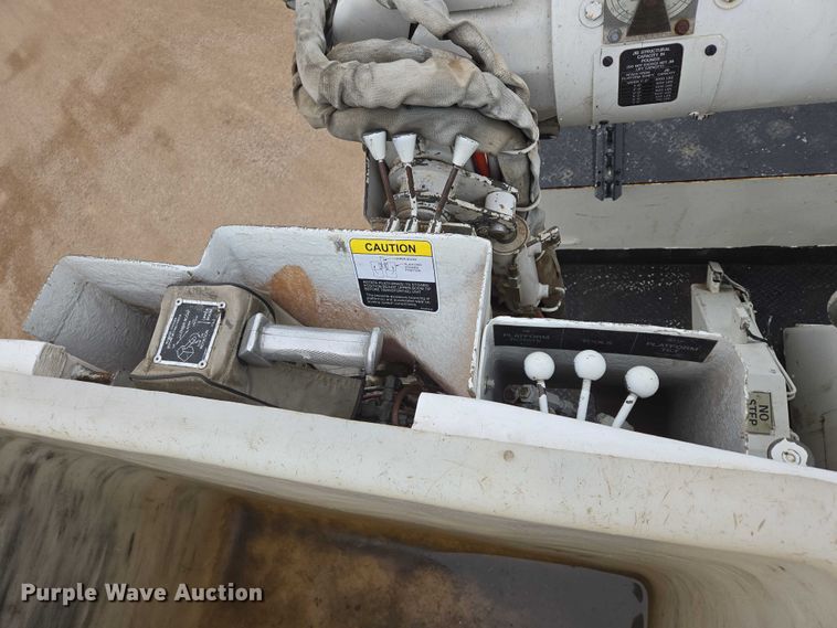 image for item DT7215 1995 Freightliner FL70 bucket truck