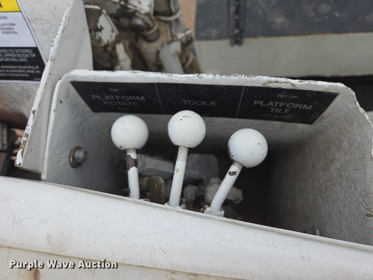 image for item DT7215 1995 Freightliner FL70 bucket truck