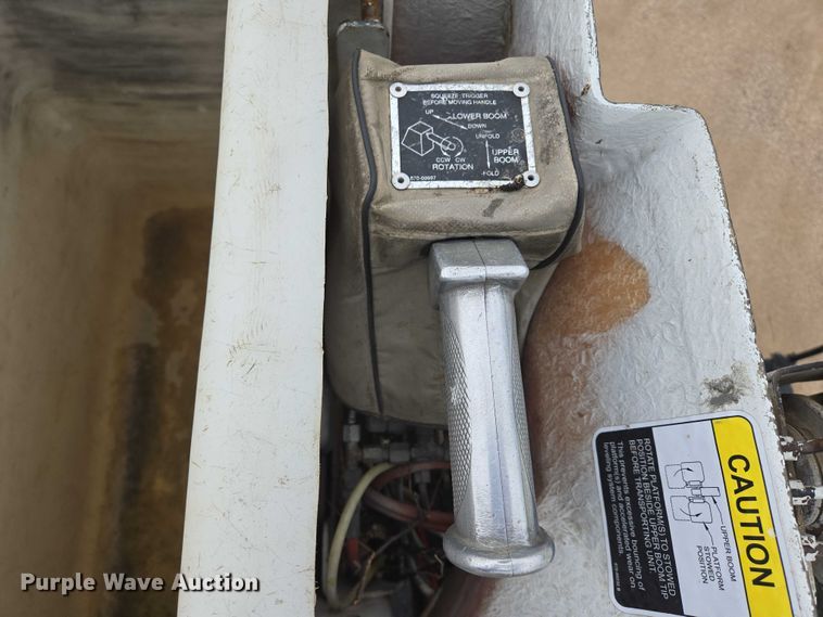 image for item DT7215 1995 Freightliner FL70 bucket truck