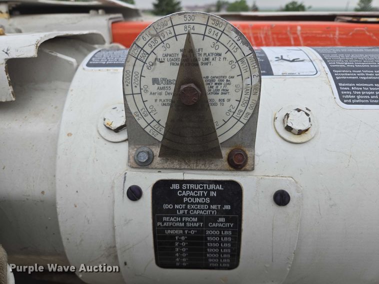 image for item DT7215 1995 Freightliner FL70 bucket truck